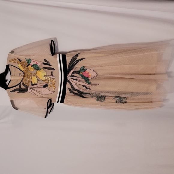 Upustyle Gardenia Embroidered Short Sleeve Midi Leght Dress - Picture 7 of 17